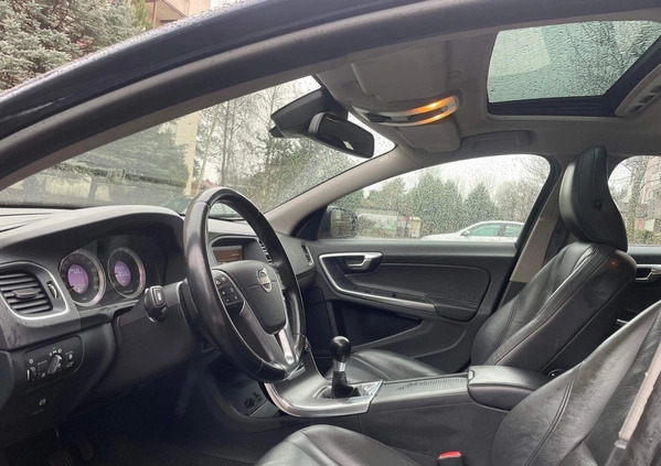Volvo V60 cena 31900 przebieg: 205000, rok produkcji 2010 z Częstochowa małe 497